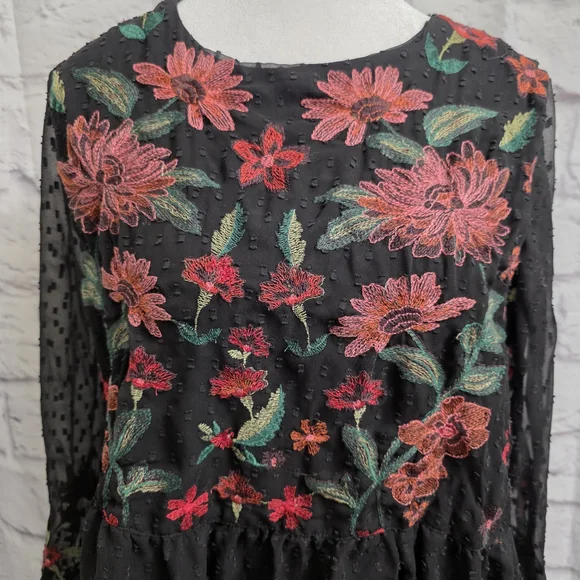 American Eagle Outfitters Peplum Top with Red Floral Embroidery Size Large - Picture 4 of 16